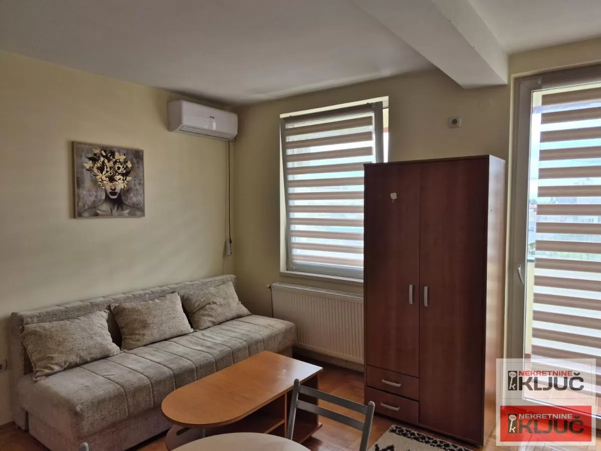 Garsonjera na Keju, Novi Sad, 26 m², 5. sprat 2