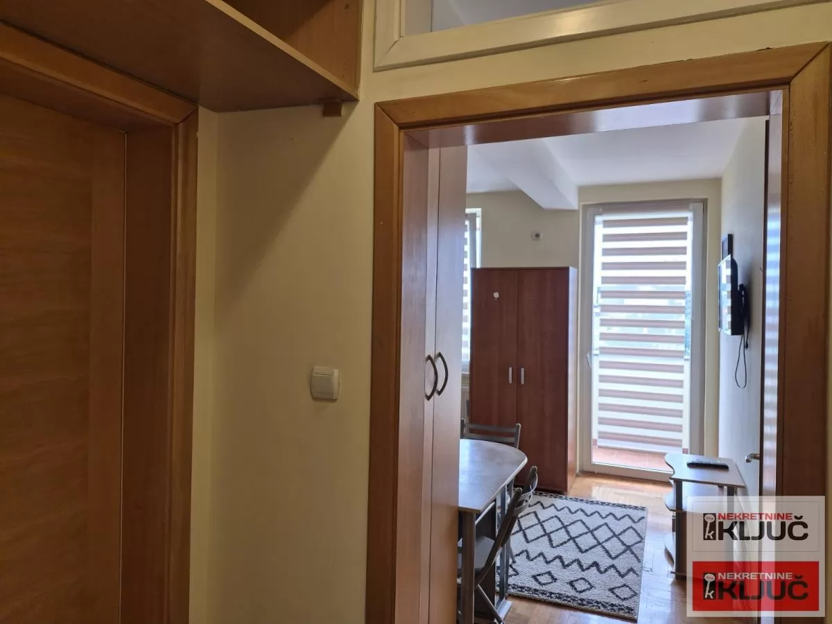 Garsonjera na Keju, Novi Sad, 26 m², 5. sprat 4
