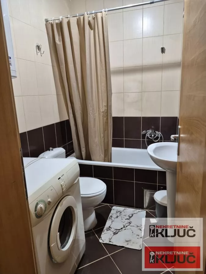 Garsonjera na Keju, Novi Sad, 26 m², 5. sprat 5