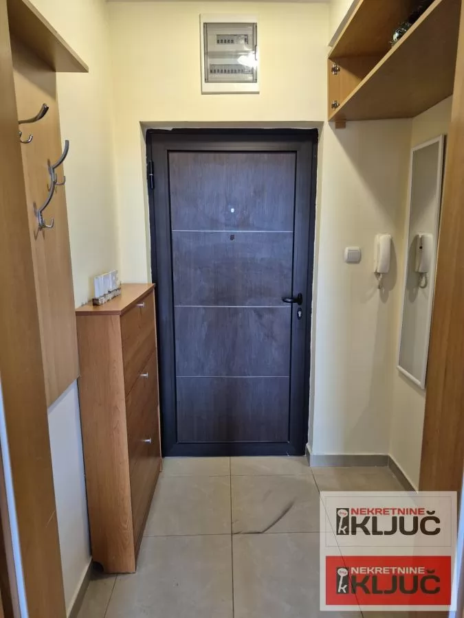 Garsonjera na Keju, Novi Sad, 26 m², 5. sprat 6