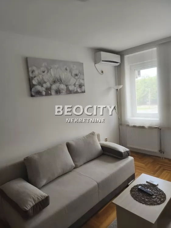Jednosoban stan, 30 m2, Bulevar Evrope, Dalmatinska ID: 101503 1