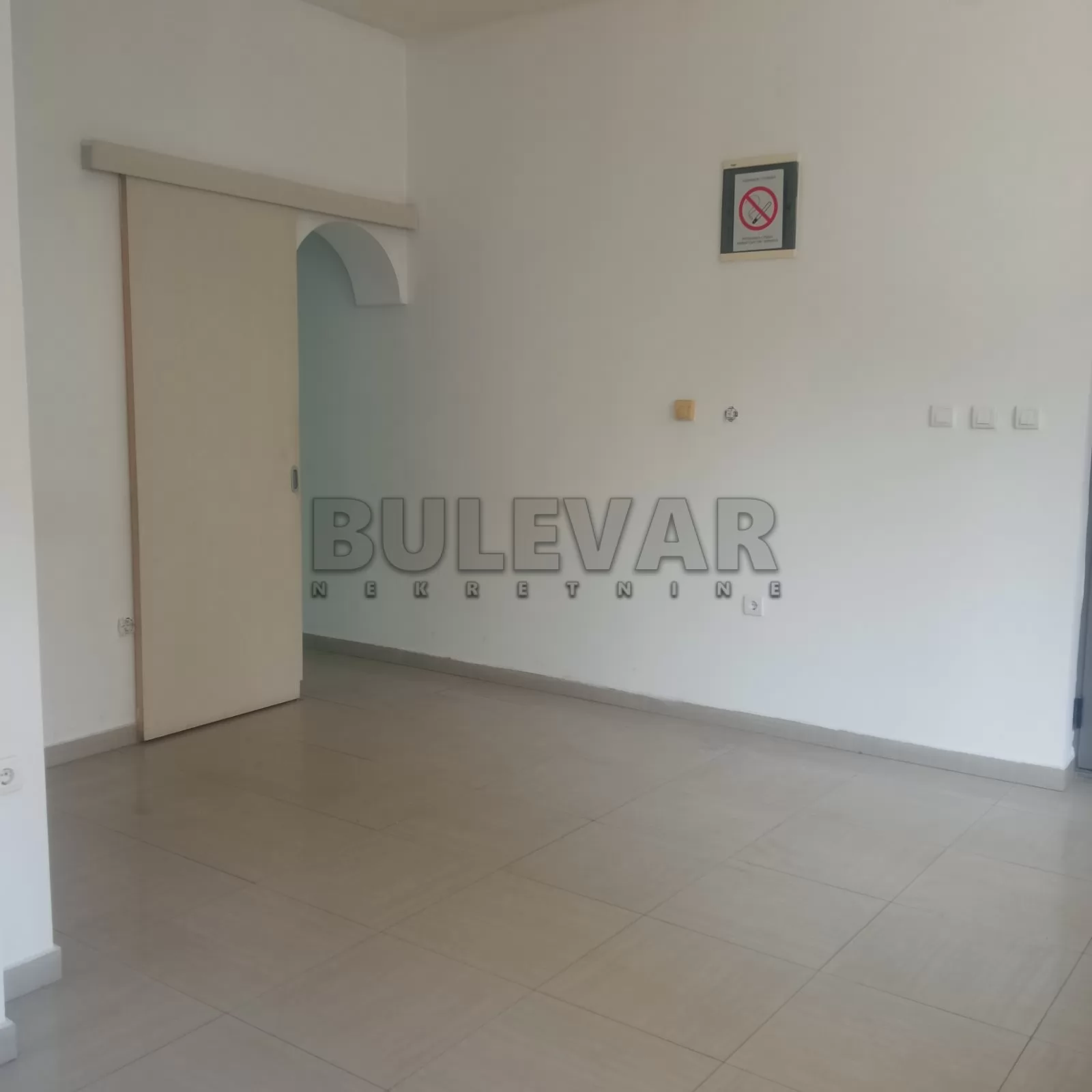 Lokal, 43 m2, Centar, Karađorđeva ID: i-016514 2