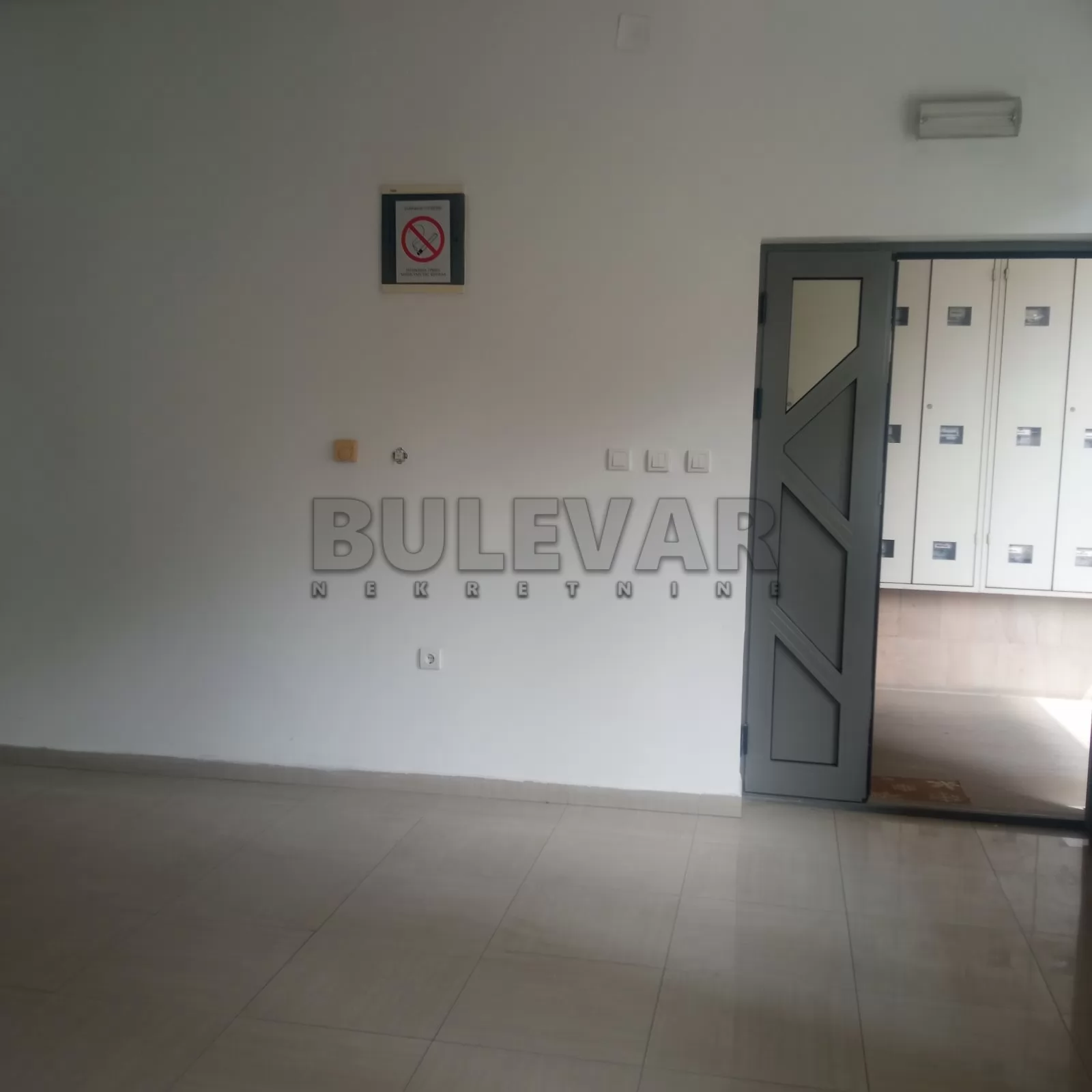 Lokal, 43 m2, Centar, Karađorđeva ID: i-016514 5