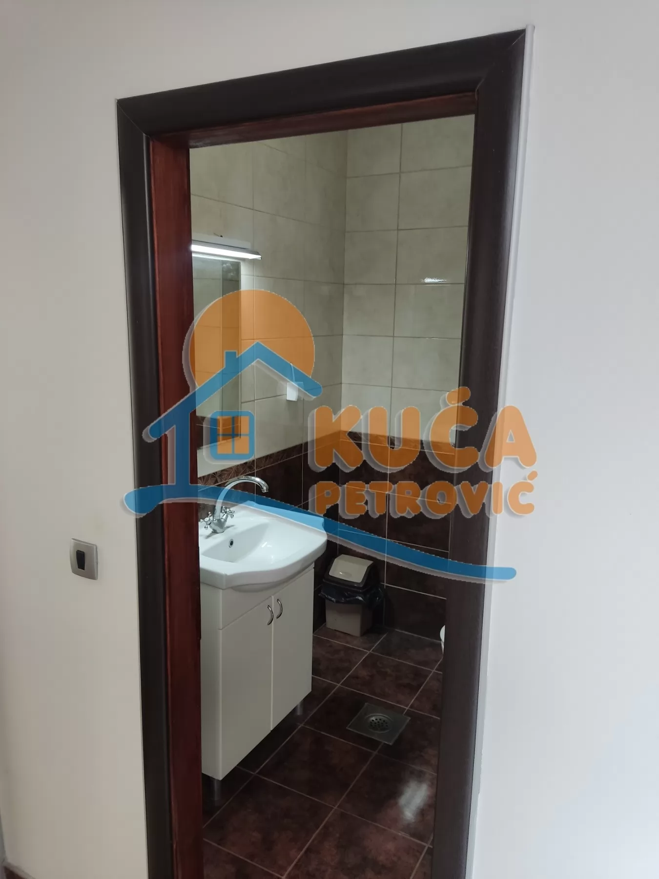 Lokal, 70 m2, Filozofski fakultet, Kralja Stefana Prvovenčanog ID: i-016499 8