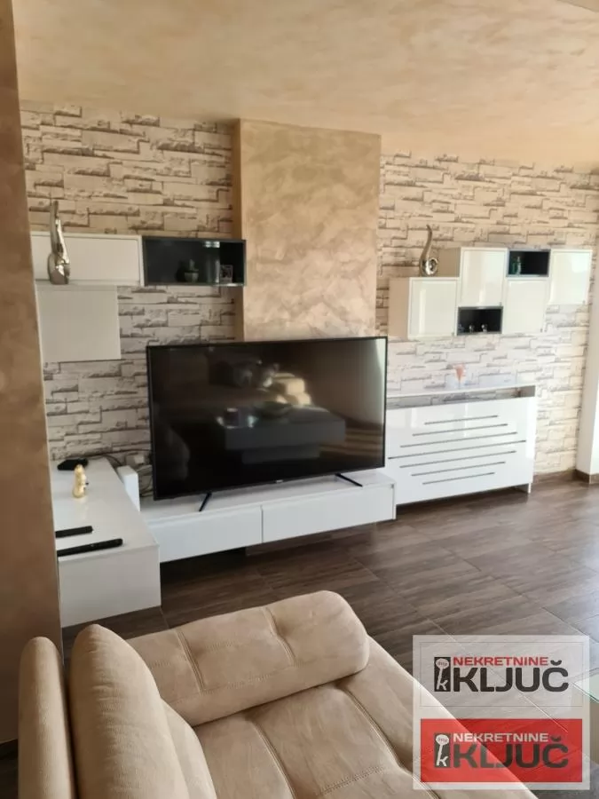 SREMSKA KAMENICA, 170m2, Lux, Četvorosoban, Namešten 7