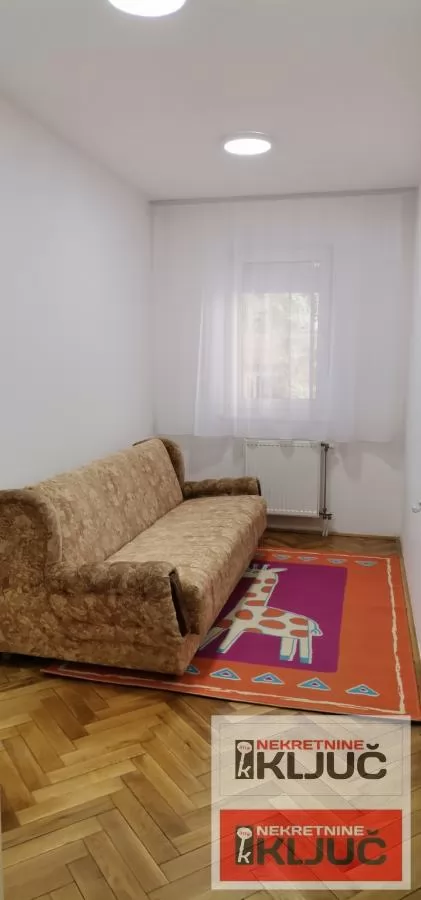 Odlican stan na dobroj lokaciji/Sajam,Bul.oslobodjenja./ 5