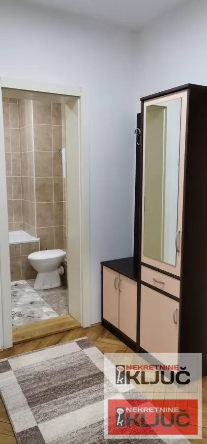 Odlican stan na dobroj lokaciji/Sajam,Bul.oslobodjenja./ 6