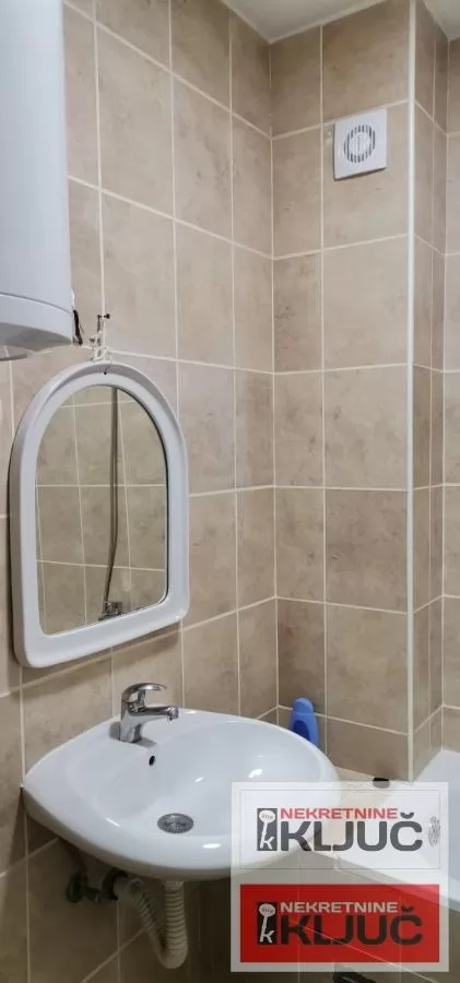Odlican stan na dobroj lokaciji/Sajam,Bul.oslobodjenja./ 7