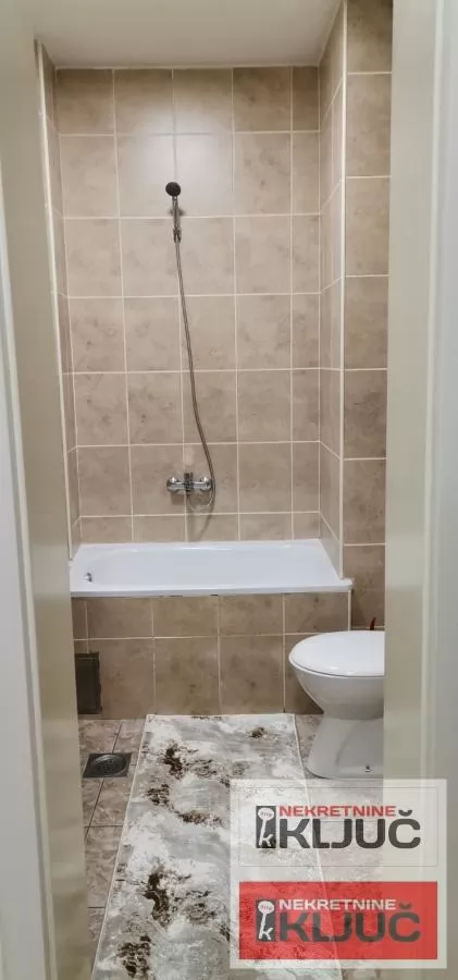 Odlican stan na dobroj lokaciji/Sajam,Bul.oslobodjenja./ 8