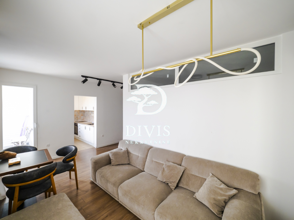 Namešten i renoviran 1 5 stan u Bloku 61  44m2 2