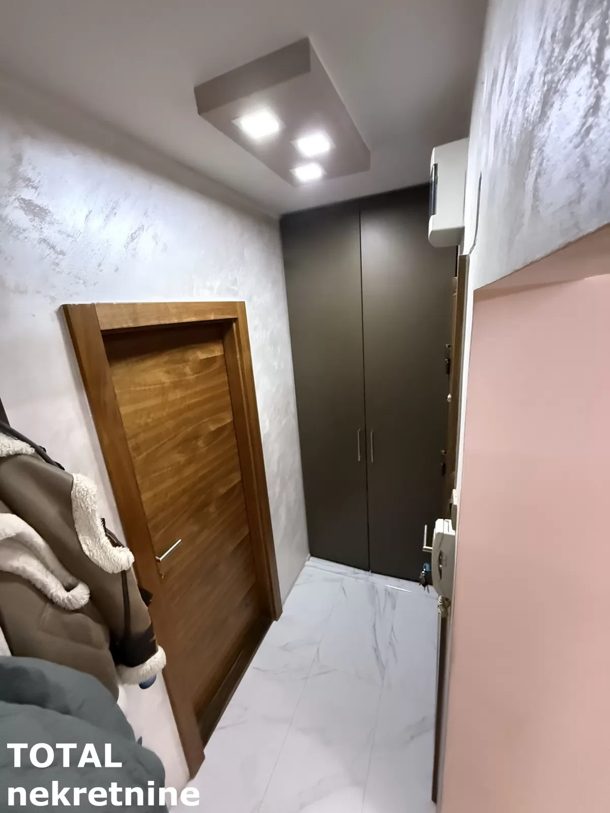 Stan,NOVI SAD,CENTAR,kv: 42.00, € 141000, ID: 1102560 9