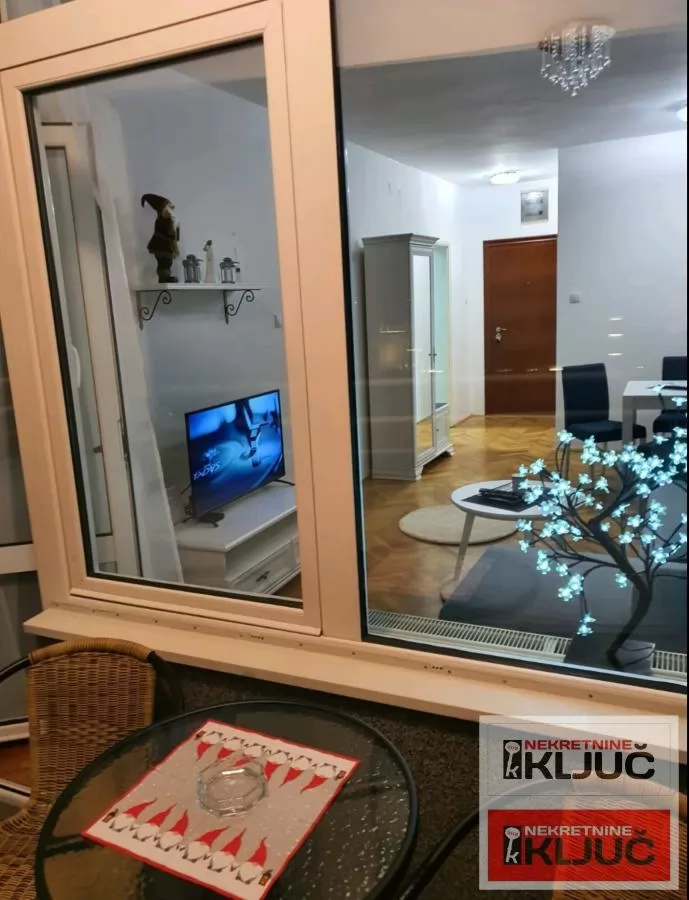 BULEVAR OSLOBOĐENJA IZDAJE SE JEDNOIPOSOBAN NAMEŠTEN STAN 18