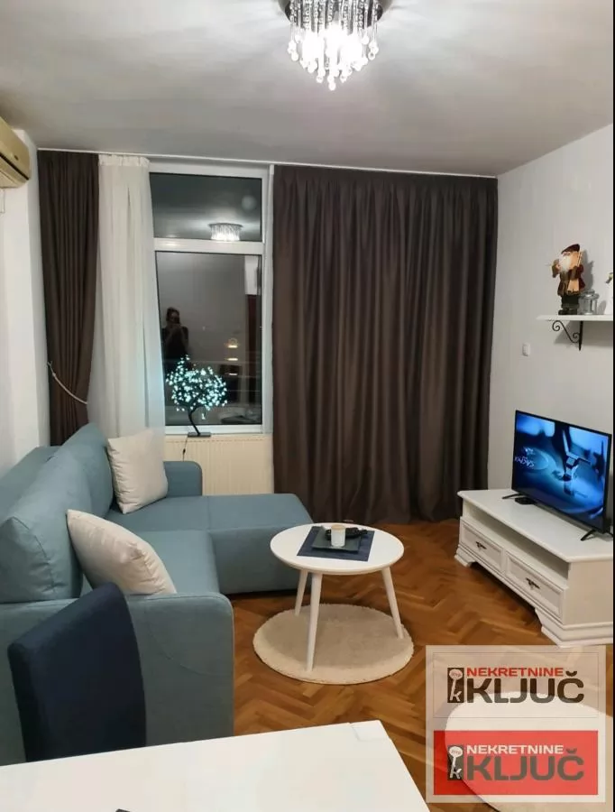 BULEVAR OSLOBOĐENJA IZDAJE SE JEDNOIPOSOBAN NAMEŠTEN STAN 6