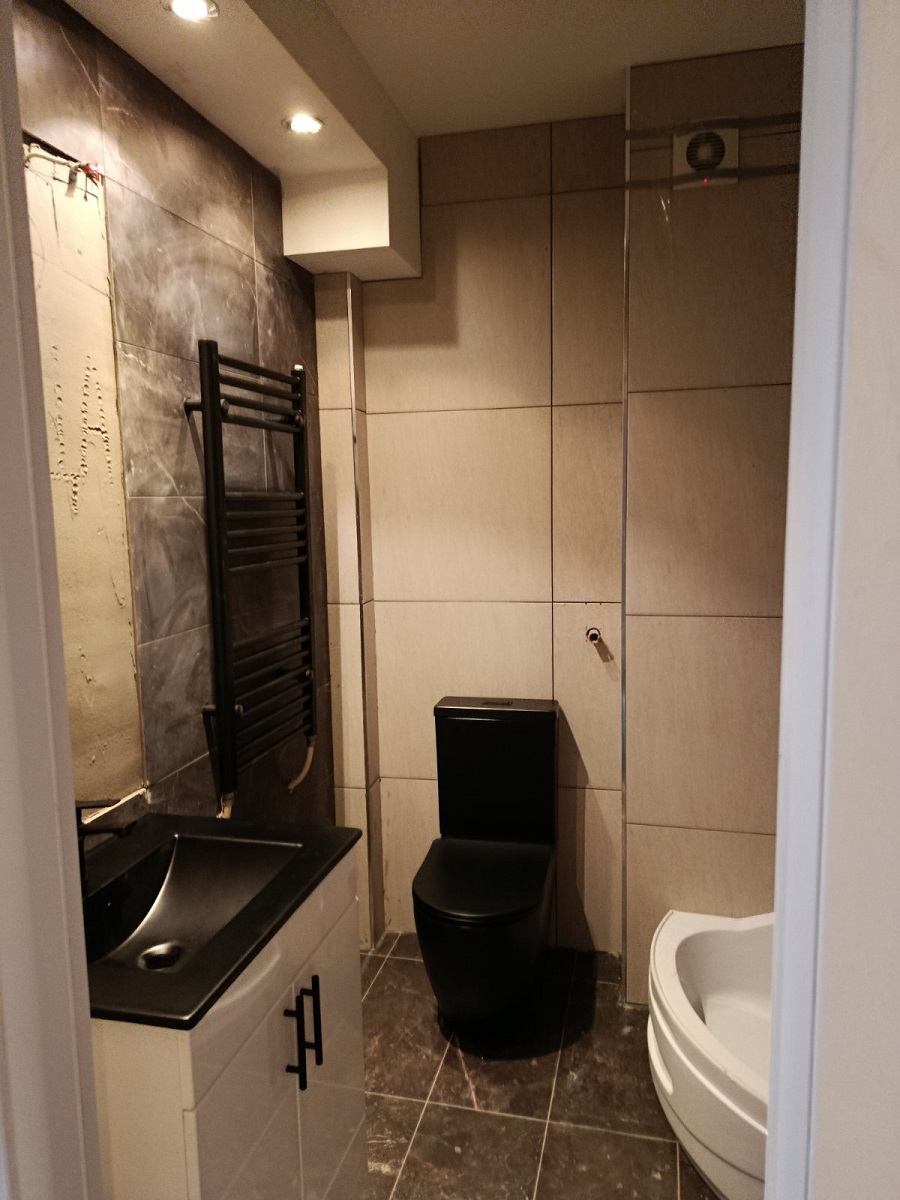 Renoviran salonski stan kod Crvenog krsta  66m2 3