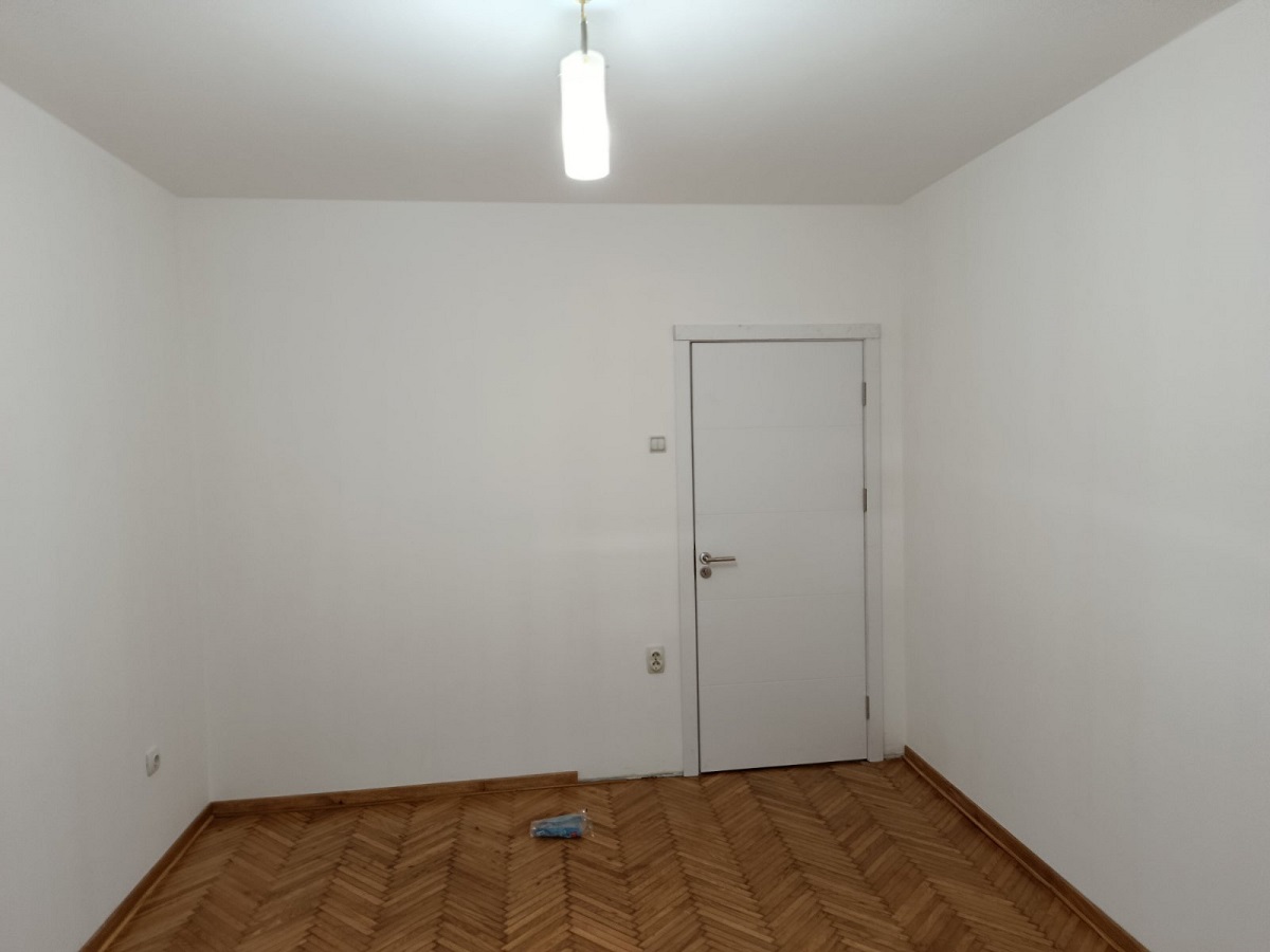 Renoviran salonski stan kod Crvenog krsta  66m2 4