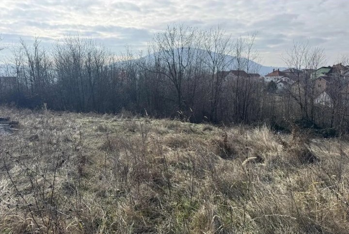 Prodajem plac 8 13ari 2