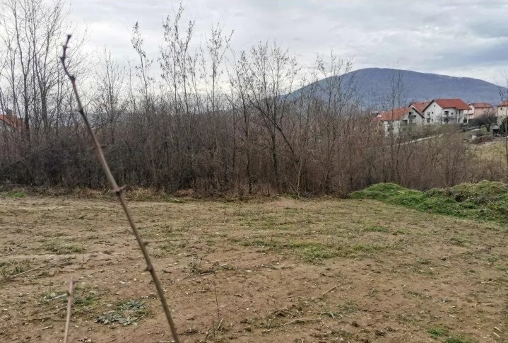 Prodajem plac 8 13ari 4