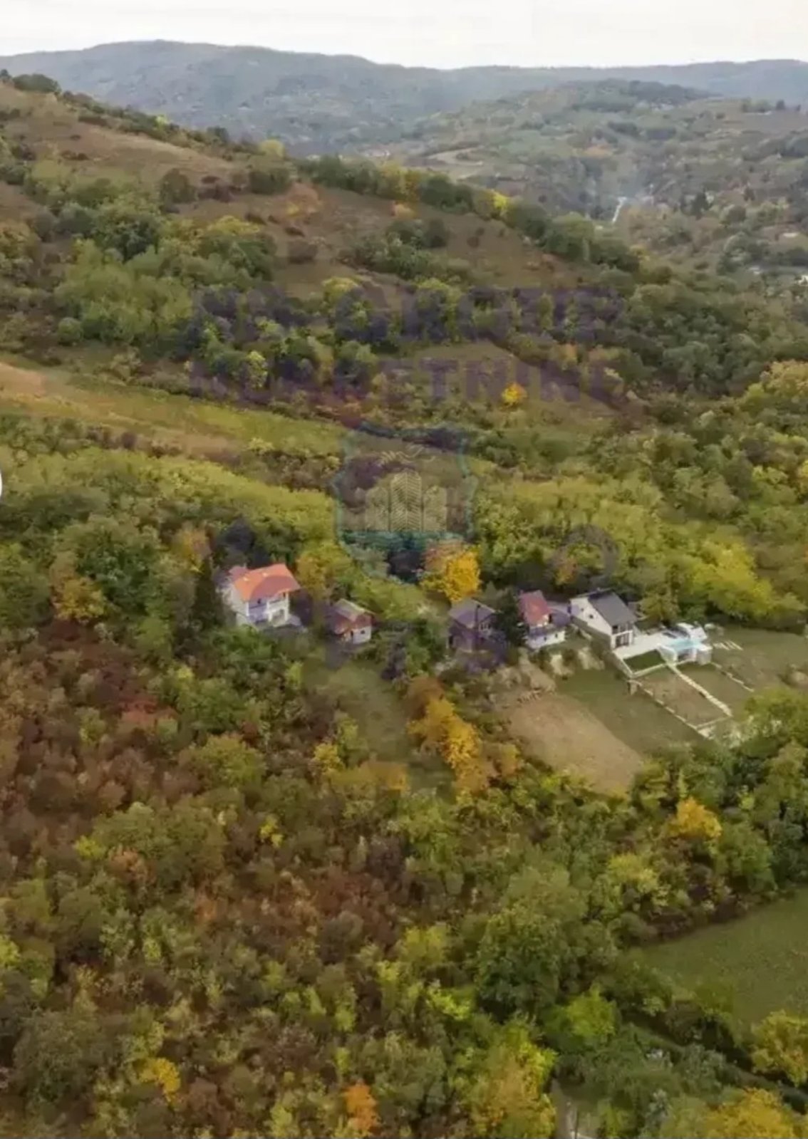 Prodaje se plac u najelitnijem delu Rakovca 4