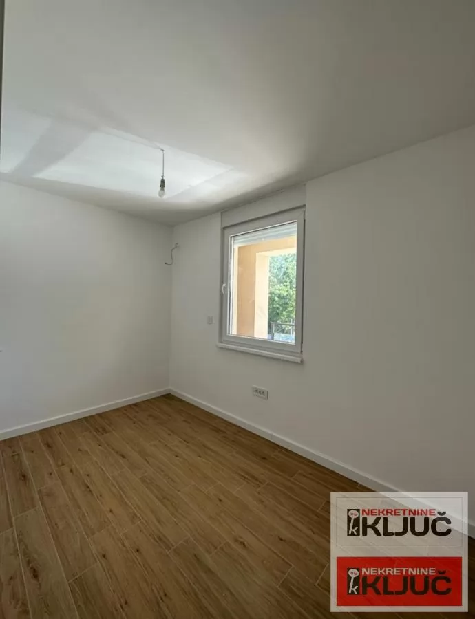 ADICE IZDAJE SE ČETVOROSOBAN DELIMIČNO OPREMLJEN STAN 10