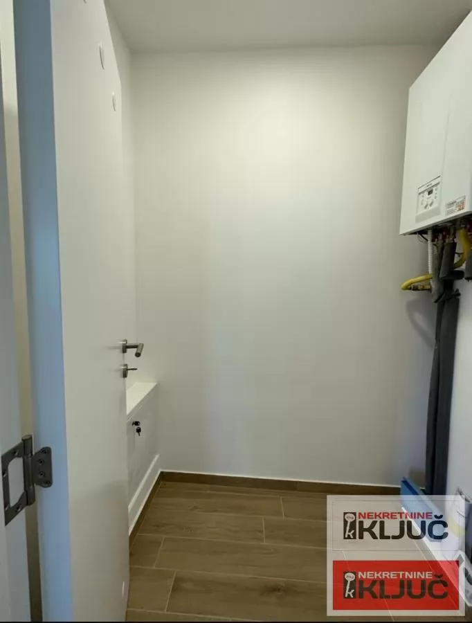 ADICE IZDAJE SE ČETVOROSOBAN DELIMIČNO OPREMLJEN STAN 13