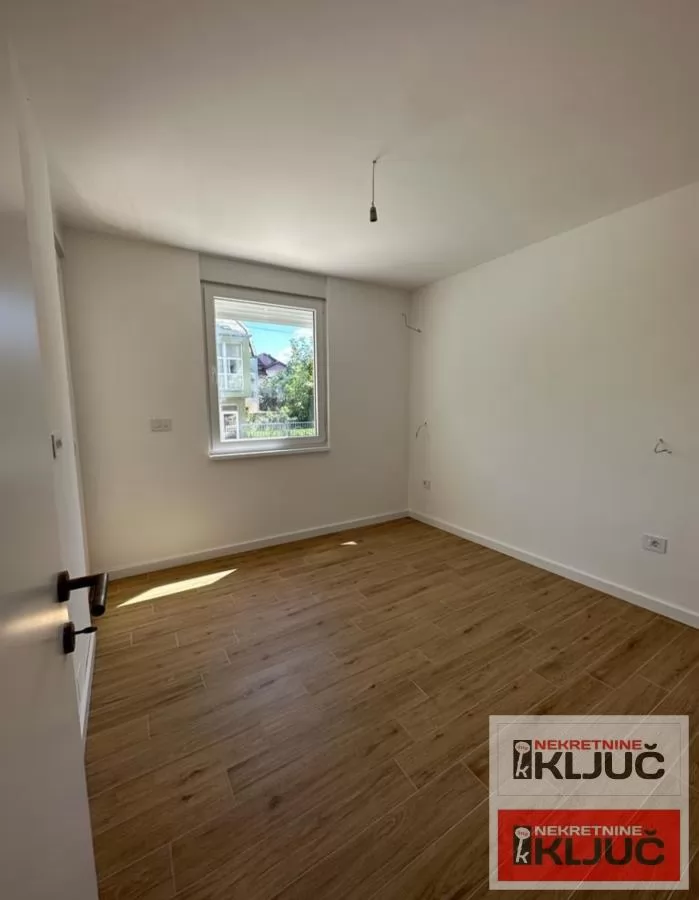 ADICE IZDAJE SE ČETVOROSOBAN DELIMIČNO OPREMLJEN STAN 7
