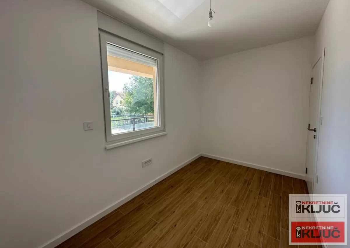 ADICE IZDAJE SE ČETVOROSOBAN DELIMIČNO OPREMLJEN STAN 8