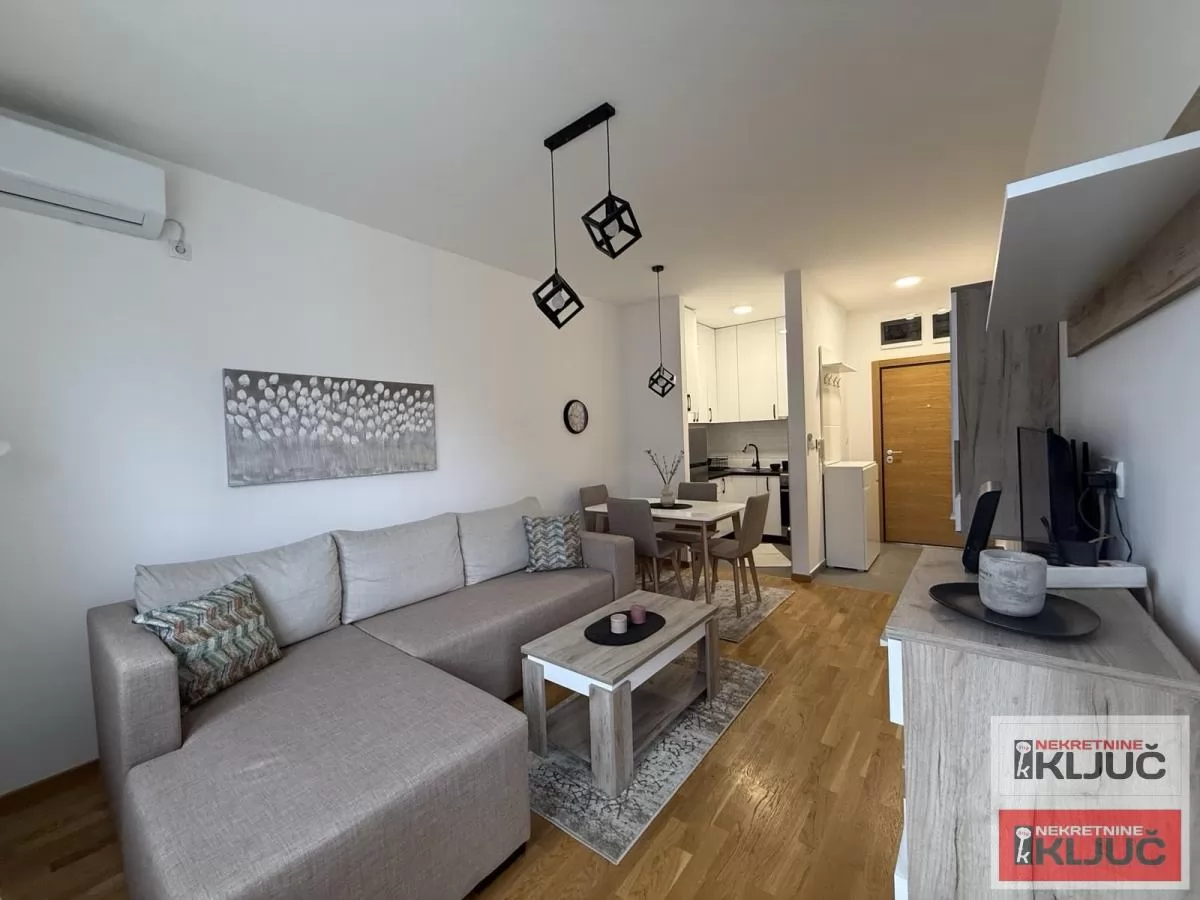 Dvosoban stan 37 m², Bulevar Evrope, Novi Sad, 2. sprat 1
