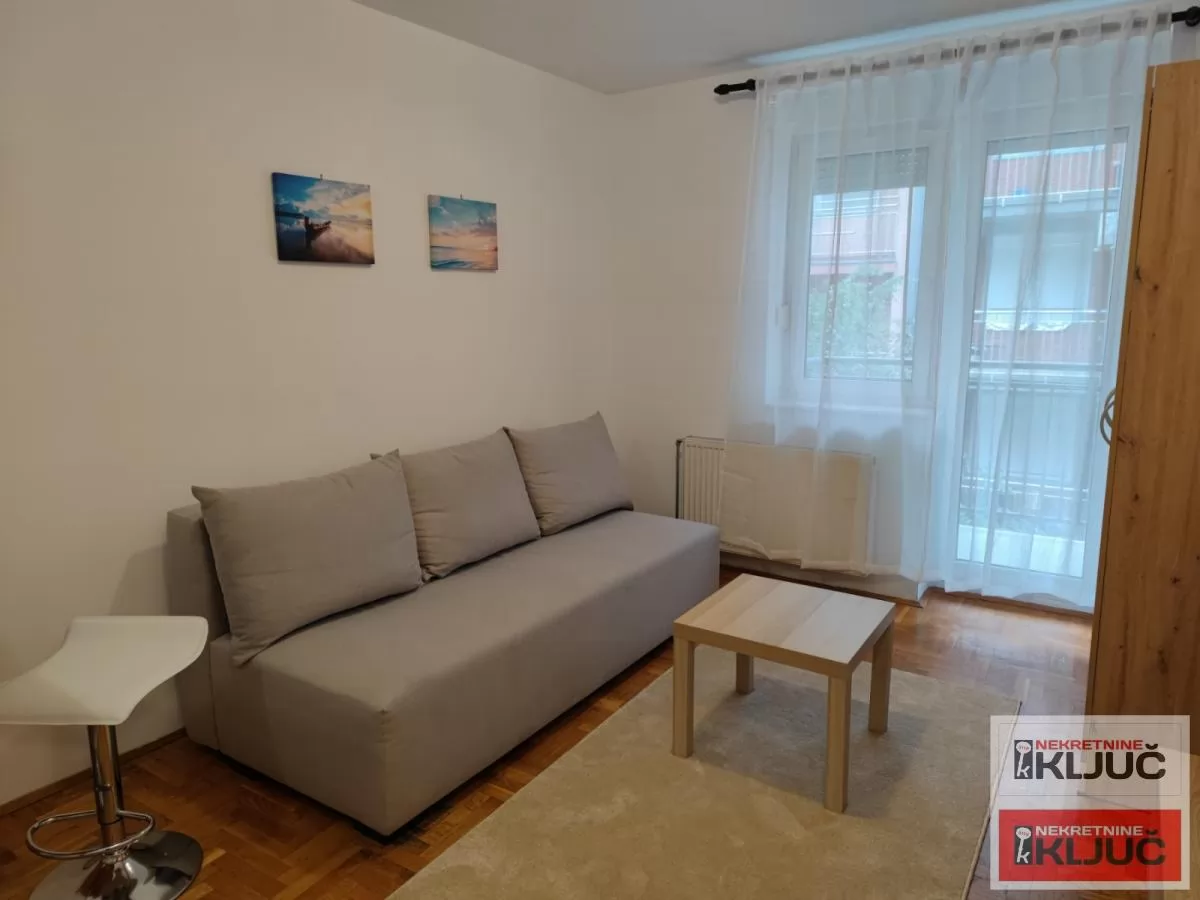 Dobra garsonjera u blizini Spensa,futoske pijace 1