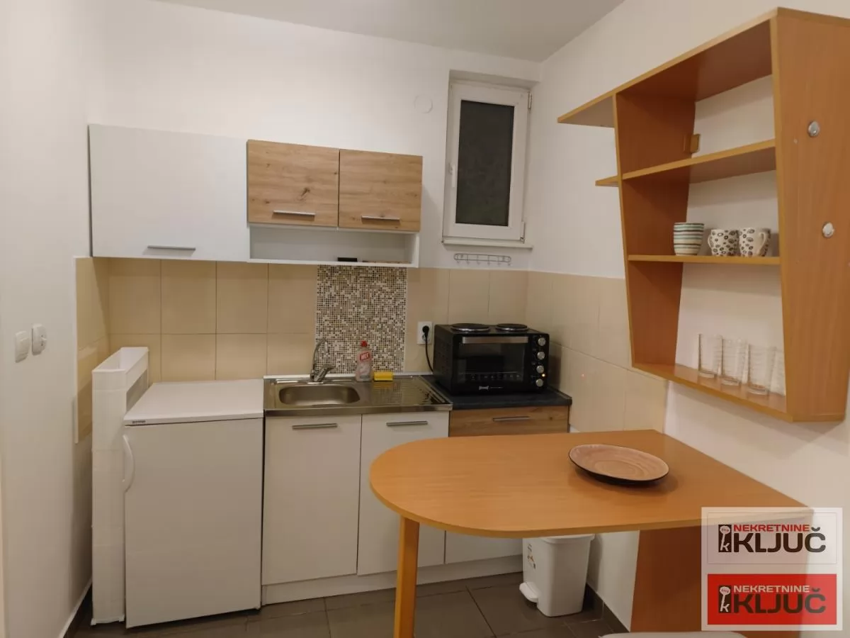 Dobra garsonjera u blizini Spensa,futoske pijace 10