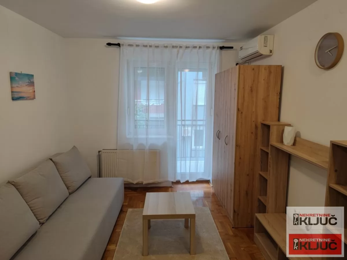 Dobra garsonjera u blizini Spensa,futoske pijace 2