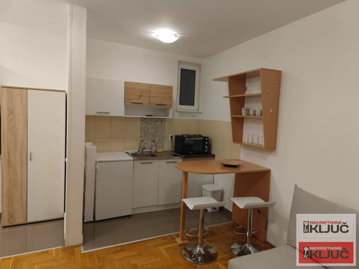 Dobra garsonjera u blizini Spensa,futoske pijace 4
