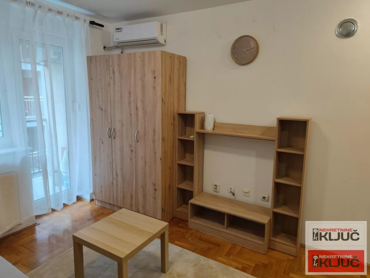 Dobra garsonjera u blizini Spensa,futoske pijace 5
