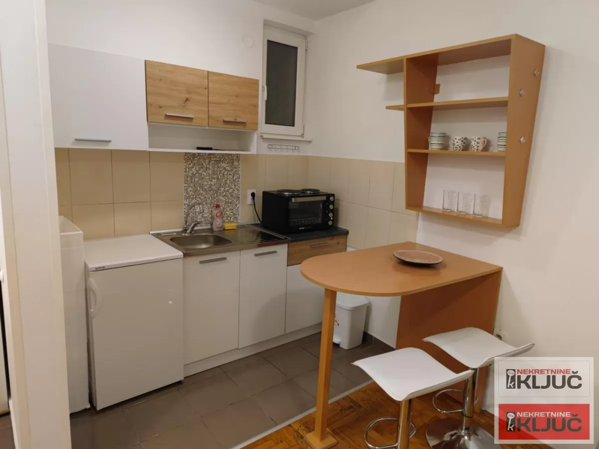 Dobra garsonjera u blizini Spensa,futoske pijace 6