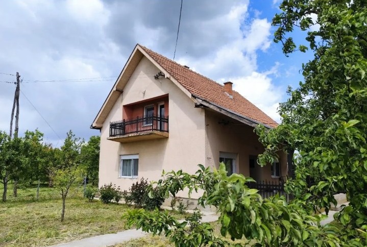Prodajem kucu u selu Provo Vladimirci 1