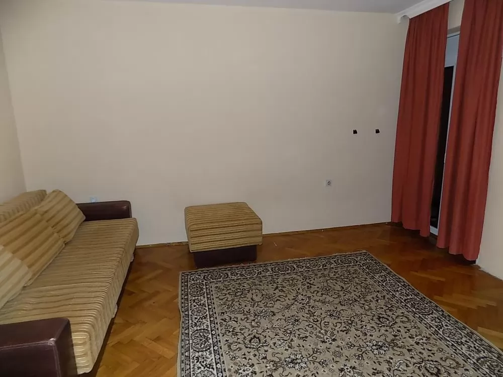 Dvosoban renoviran stan za prodaju 12