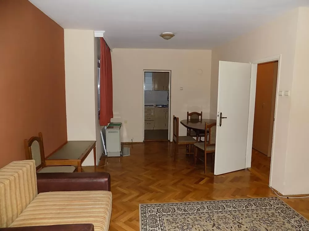 Dvosoban renoviran stan za prodaju 14