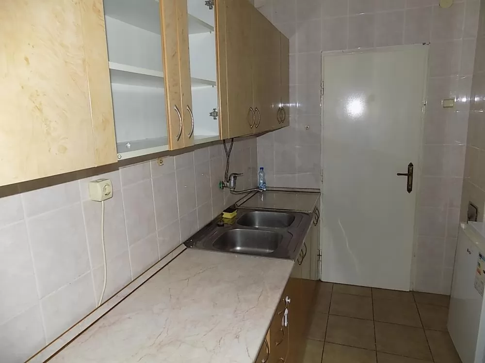 Dvosoban renoviran stan za prodaju 15