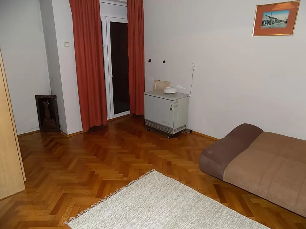 Dvosoban renoviran stan za prodaju 9