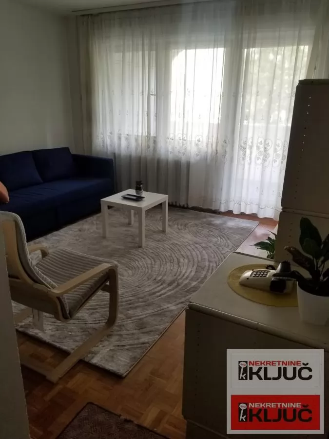 Dvosoban stan 50 m², Sajmište, 2