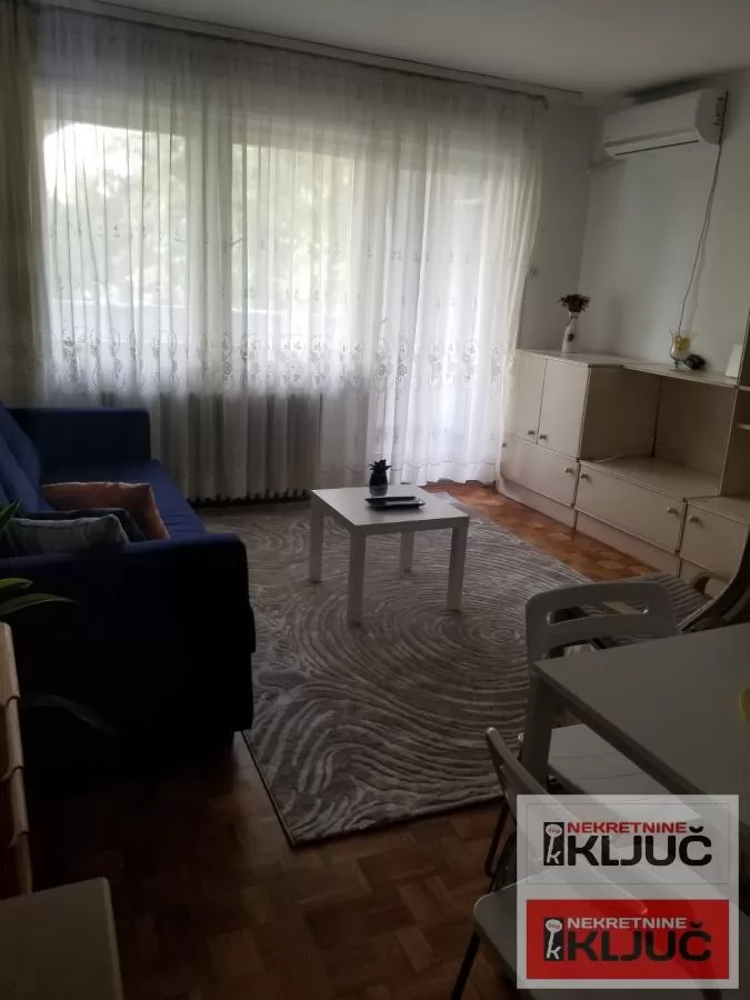 Dvosoban stan 50 m², Sajmište, 3