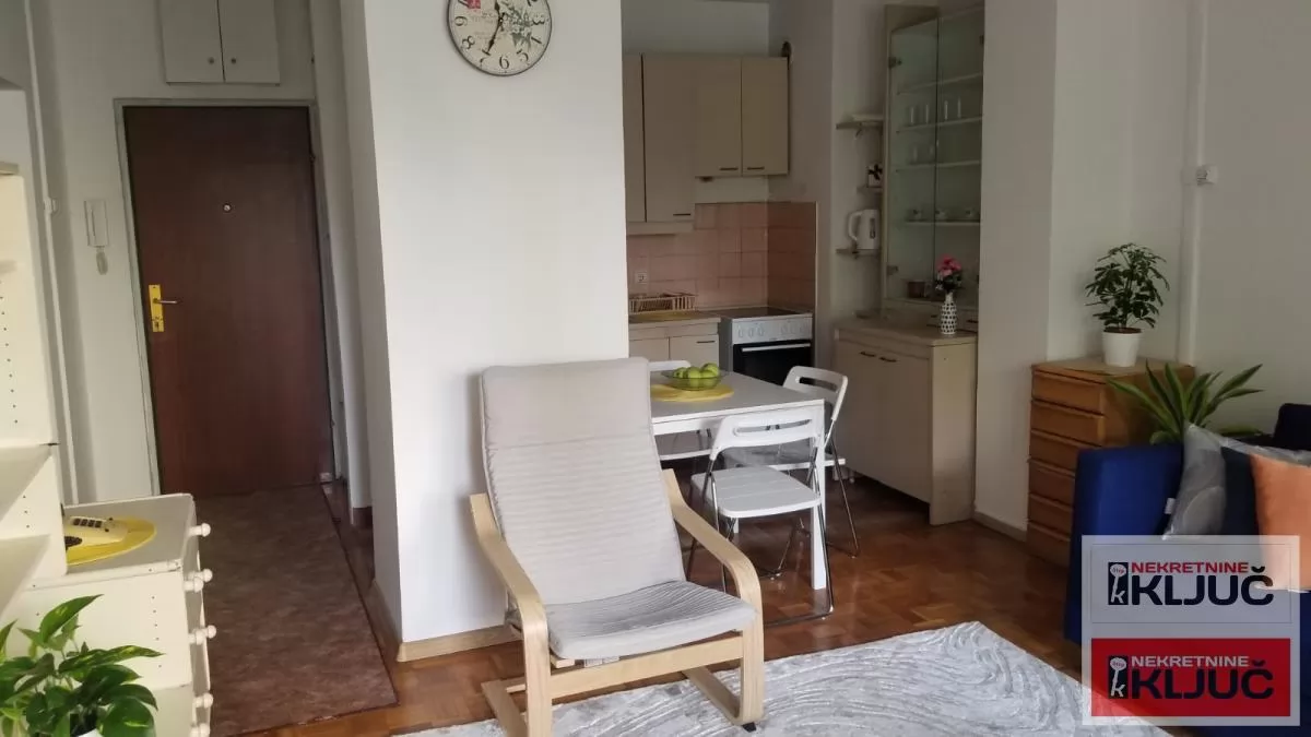 Dvosoban stan 50 m², Sajmište, 4