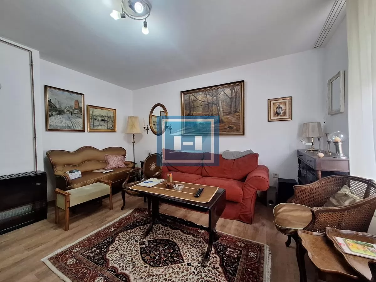 DVOSOBAN STAN OD 50m2 U VISOKOM PRIZEMLJU 1