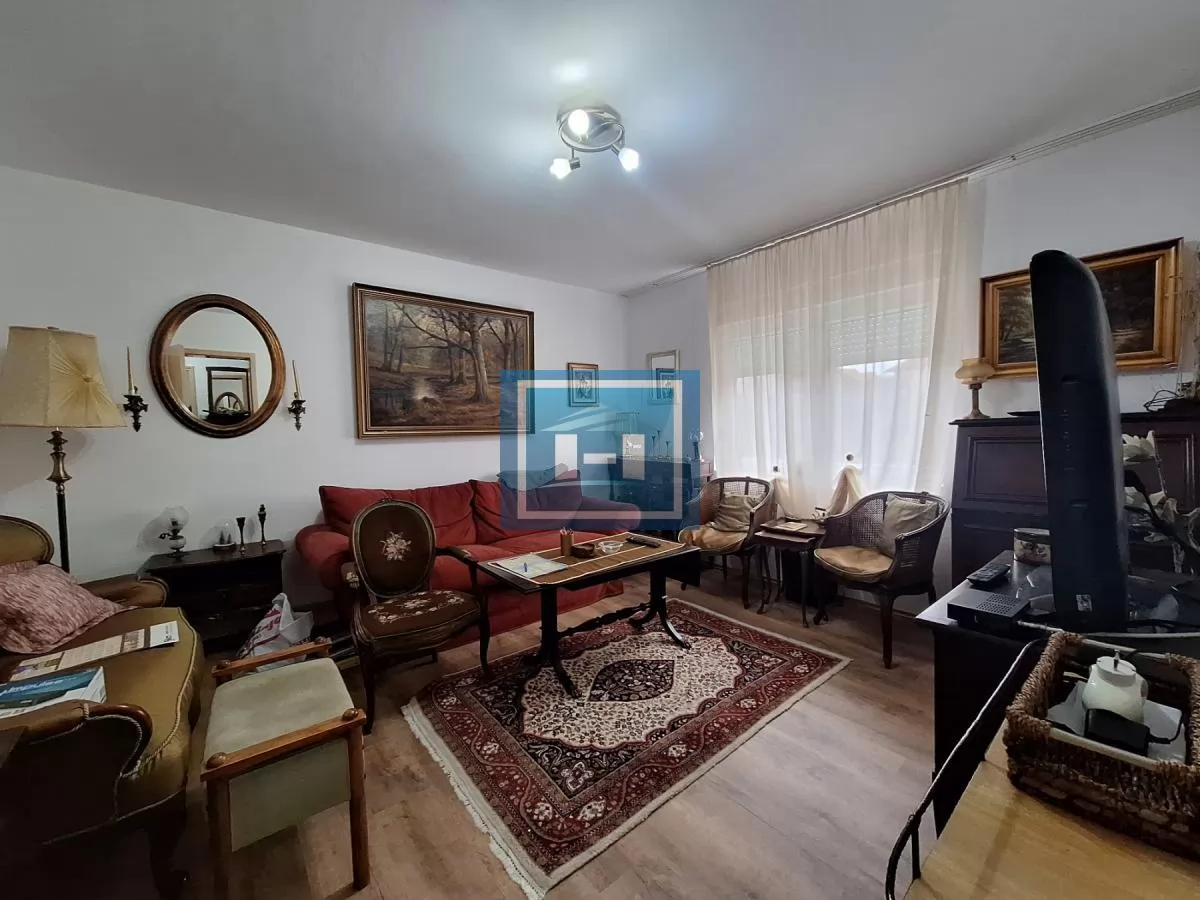 DVOSOBAN STAN OD 50m2 U VISOKOM PRIZEMLJU 2