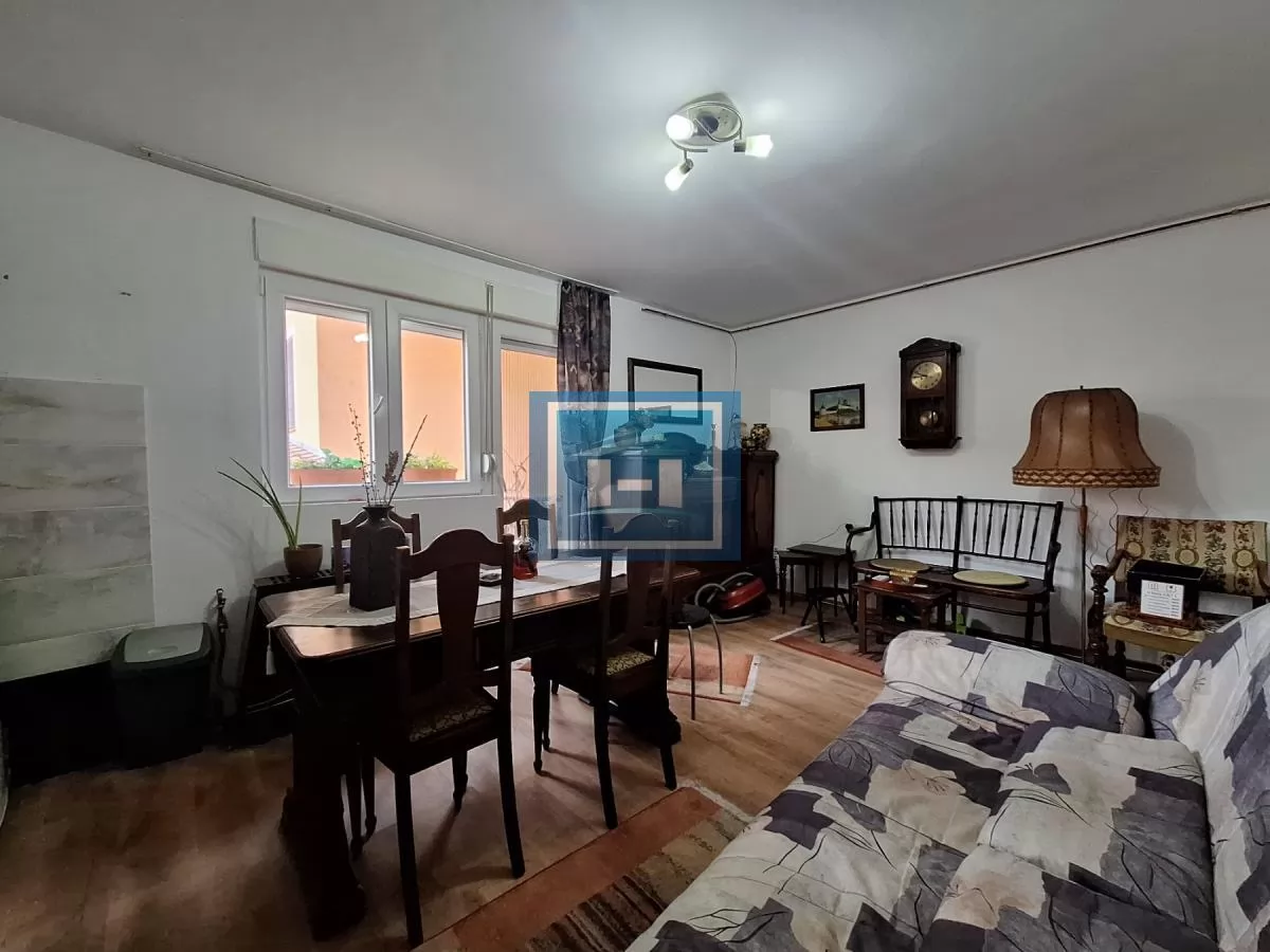 DVOSOBAN STAN OD 50m2 U VISOKOM PRIZEMLJU 3
