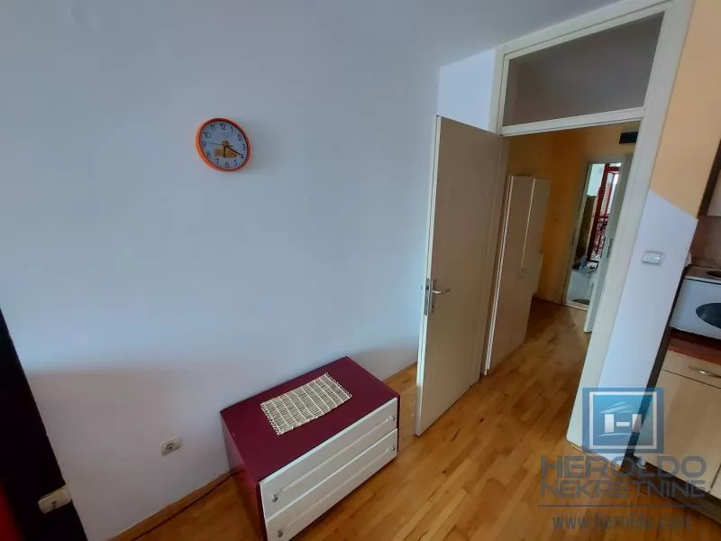 Garsonjera od 26m2 za izdavanje u blizini centra 3