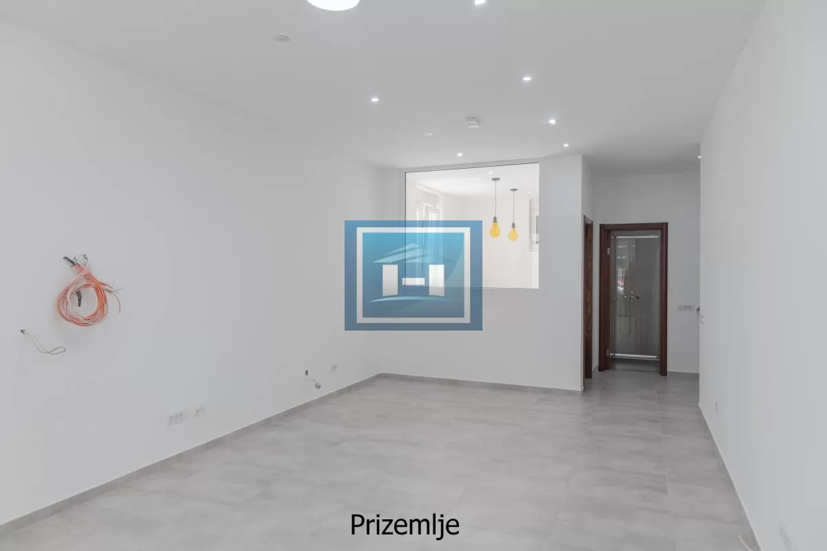 Gornji Dorćol, 221 m²: Poslovno-stambena vertikala sa TERETNIM LIFTOM i 2 PARKINGA 2