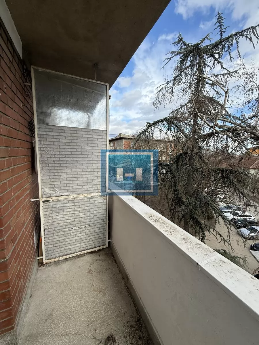 IDEALNO ZA STUDENTE – dvosoban stan 52 m² blizu fakulteta, namešten 10