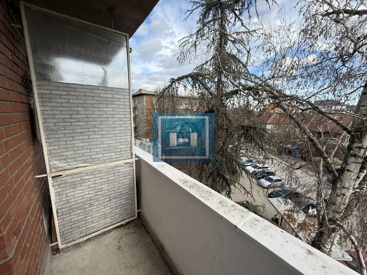 IDEALNO ZA STUDENTE – dvosoban stan 52 m² blizu fakulteta, namešten 11