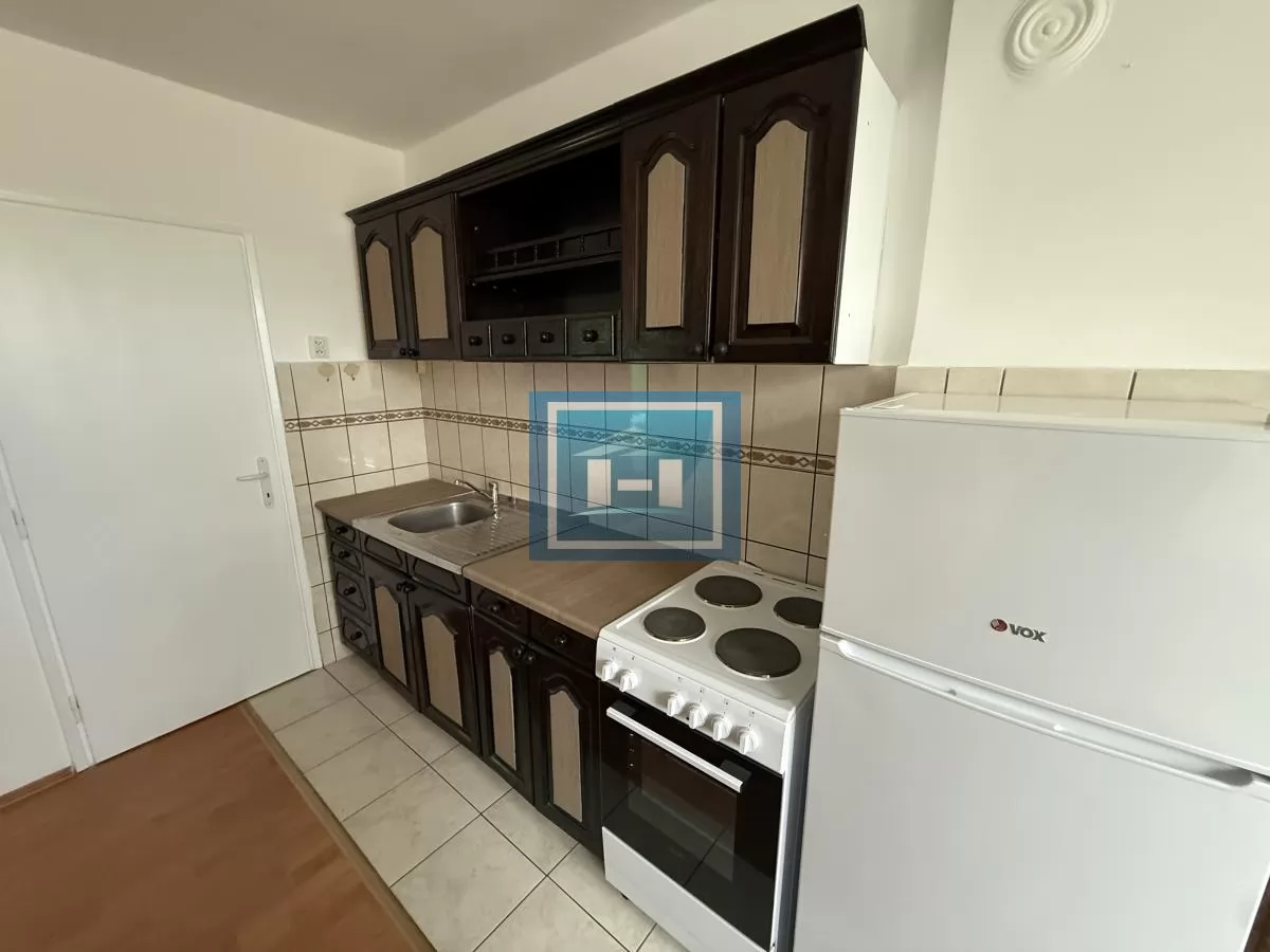 IDEALNO ZA STUDENTE – dvosoban stan 52 m² blizu fakulteta, namešten 15