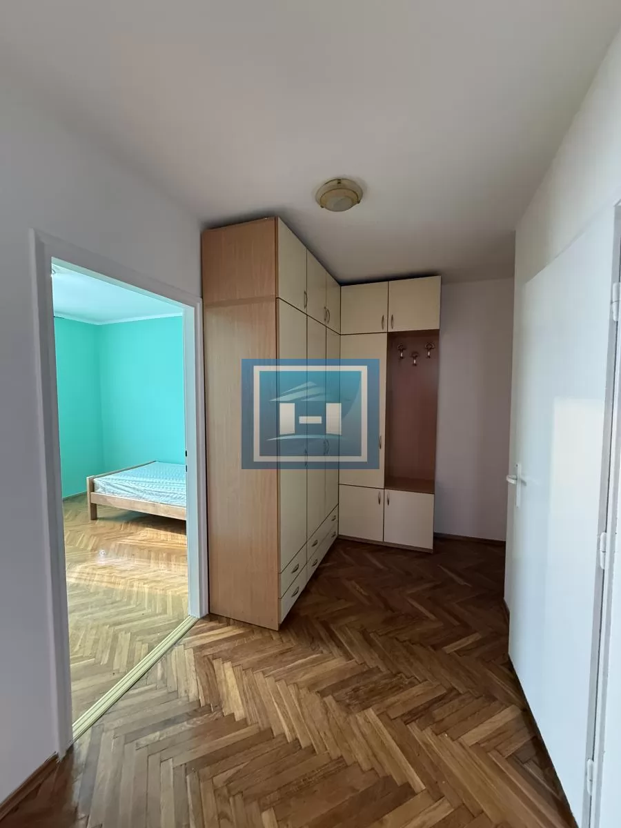 IDEALNO ZA STUDENTE – dvosoban stan 52 m² blizu fakulteta, namešten 8